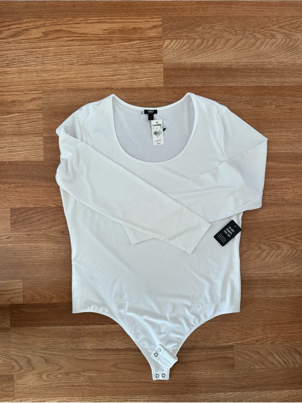 Body Skims Express Women’s White Long Sleeve Scoop Neck Bodysuit